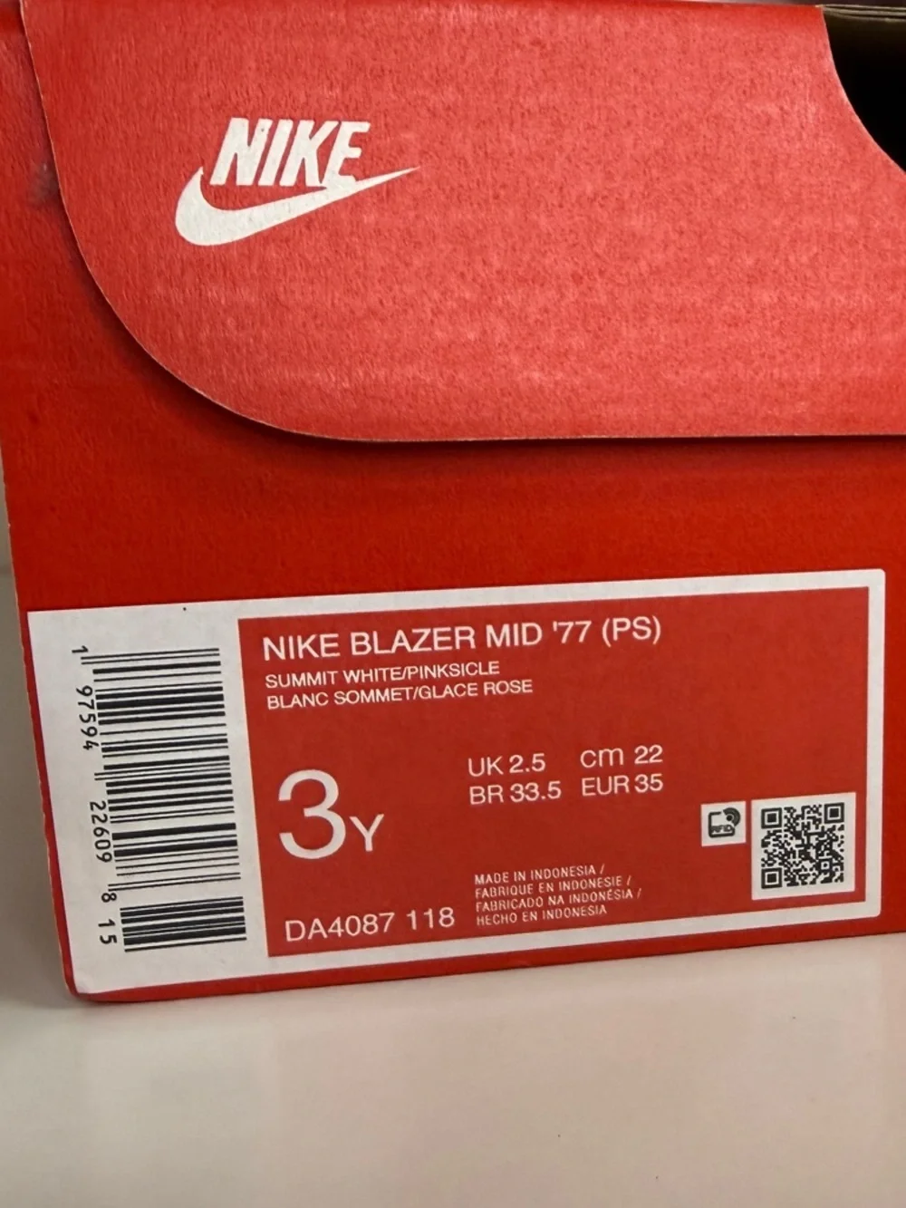 Nike: Kids' Blazer Mid '77 - White & Pink Sneaker, Size 3Y